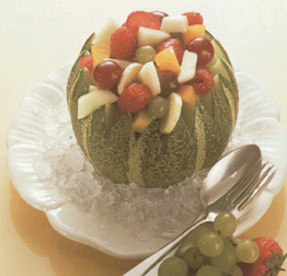 salatka owocowa w melonie